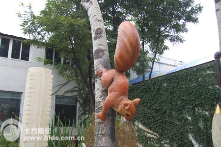 园林动物景观-松鼠雕塑1