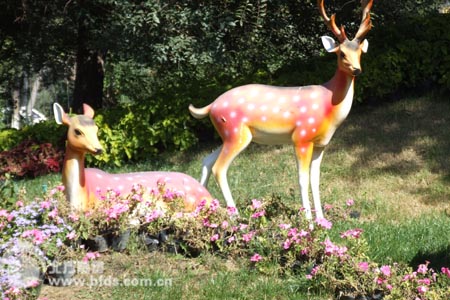 园林动物景观-梅花鹿雕塑