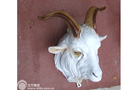 羊头挂件雕塑