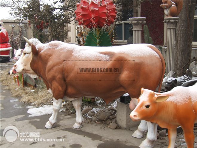 仿真黄牛、仿真动物雕塑、(北方雕塑出品，玻璃钢树脂材质
