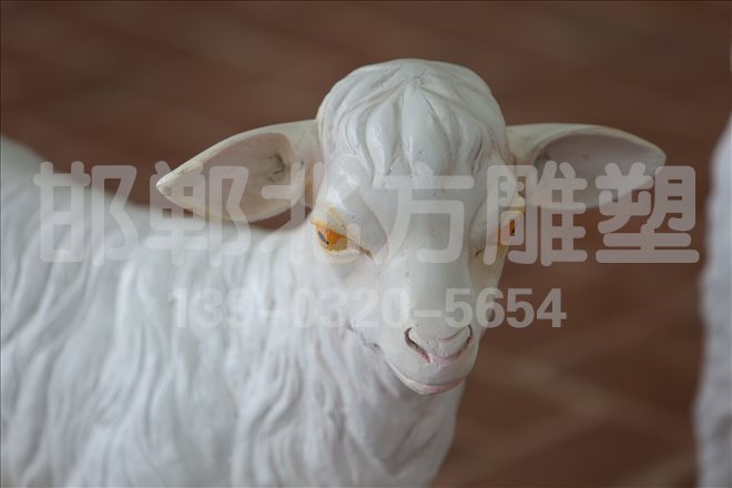 仿真绒羊  动物雕塑