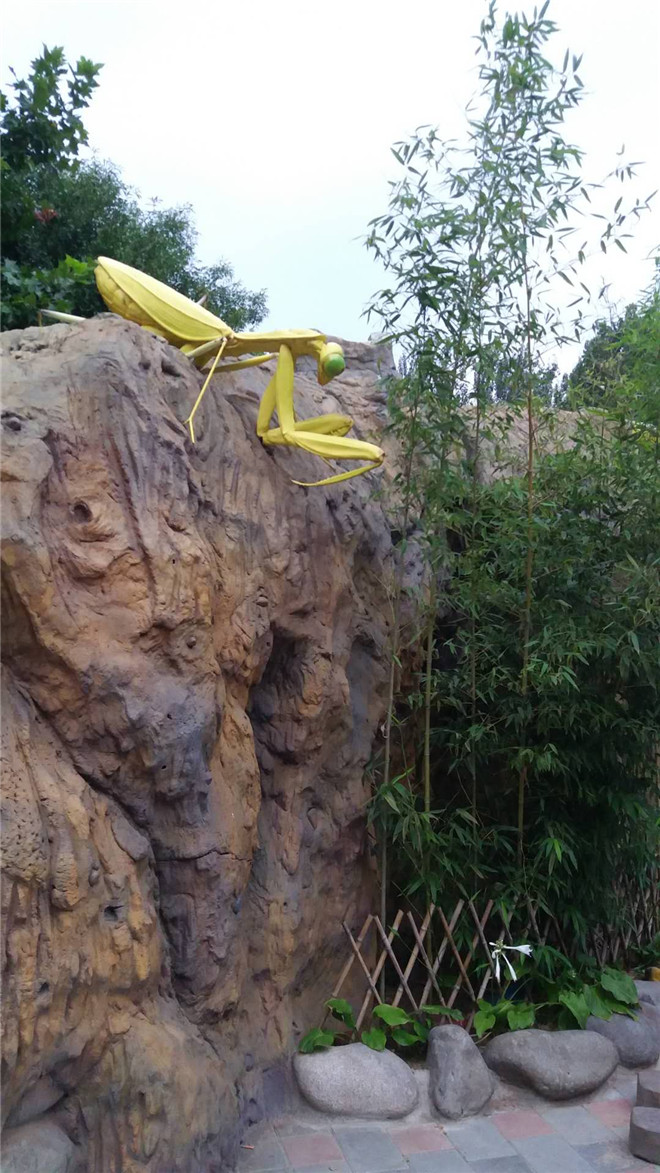螳螂雕塑2